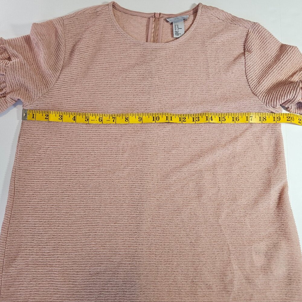 H&M Pink Puff Sleeve, Blouse, Relaxed Fit with textured fabric. Size M - Picture 7 of 8